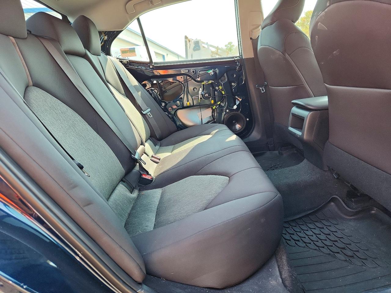 2019 TOYOTA CAMRY LE photo 10