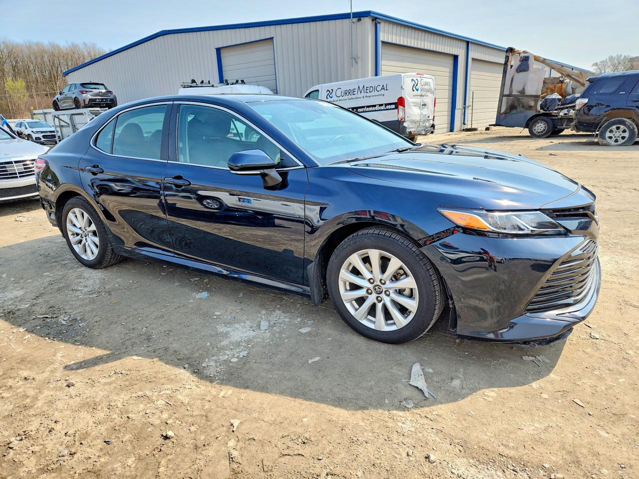 2019 TOYOTA CAMRY LE photo 4
