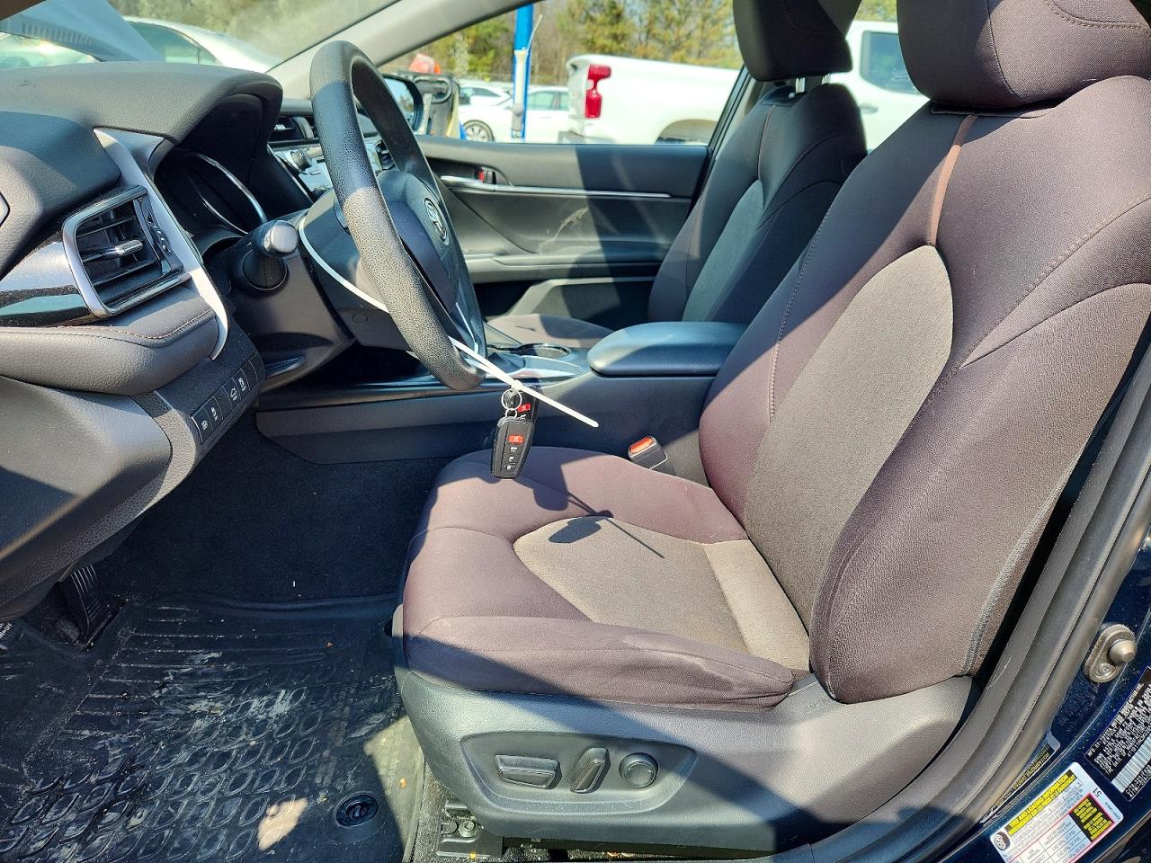 2019 TOYOTA CAMRY LE photo 7
