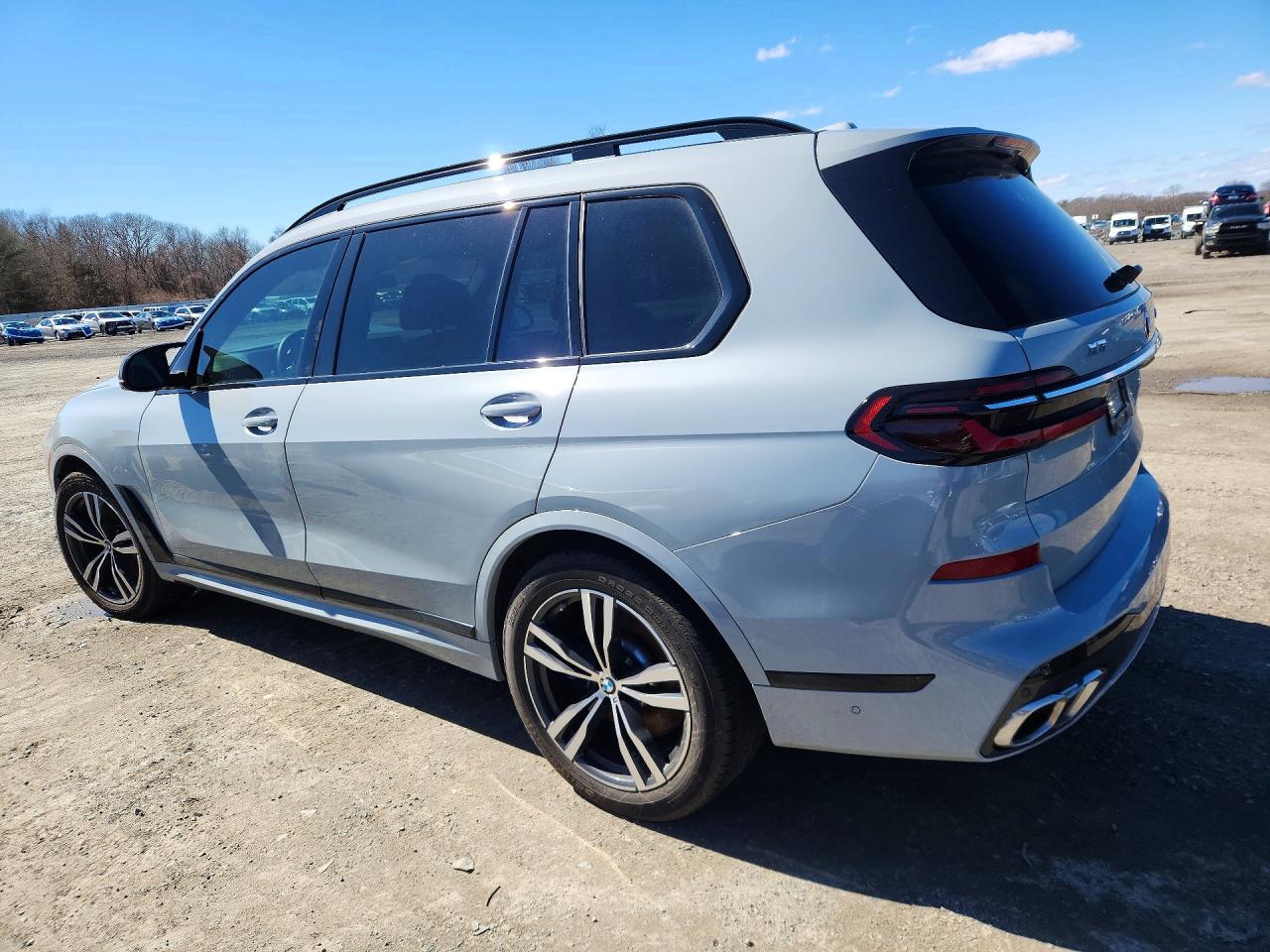 2025 BMW X7 M60I photo 3