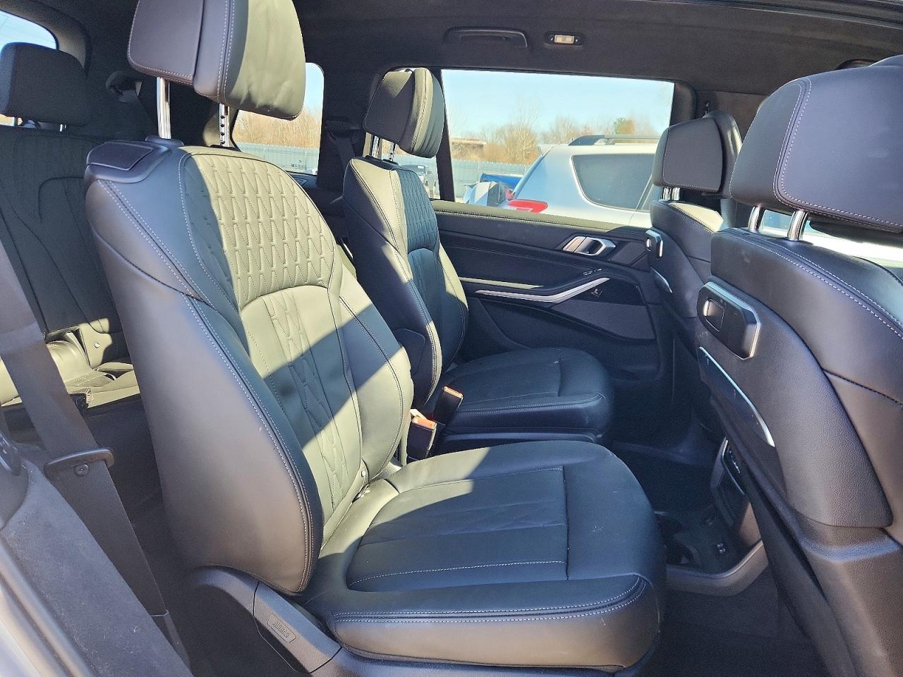 2025 BMW X7 M60I photo 21