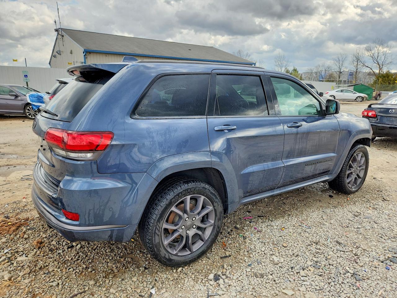 2020 JEEP GRAND CHEROKEE OVERLAND photo 3