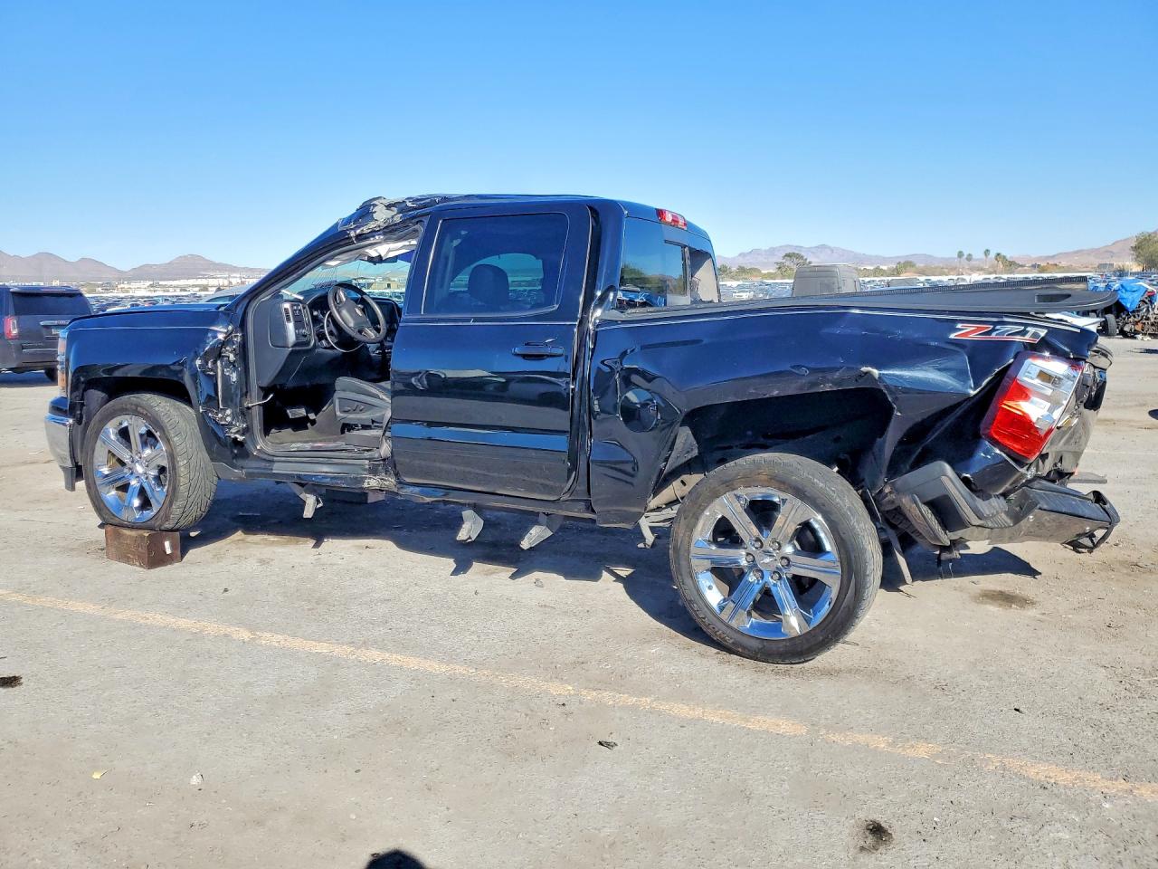 2015 CHEVROLET SILVERADO C1500 LT photo 2