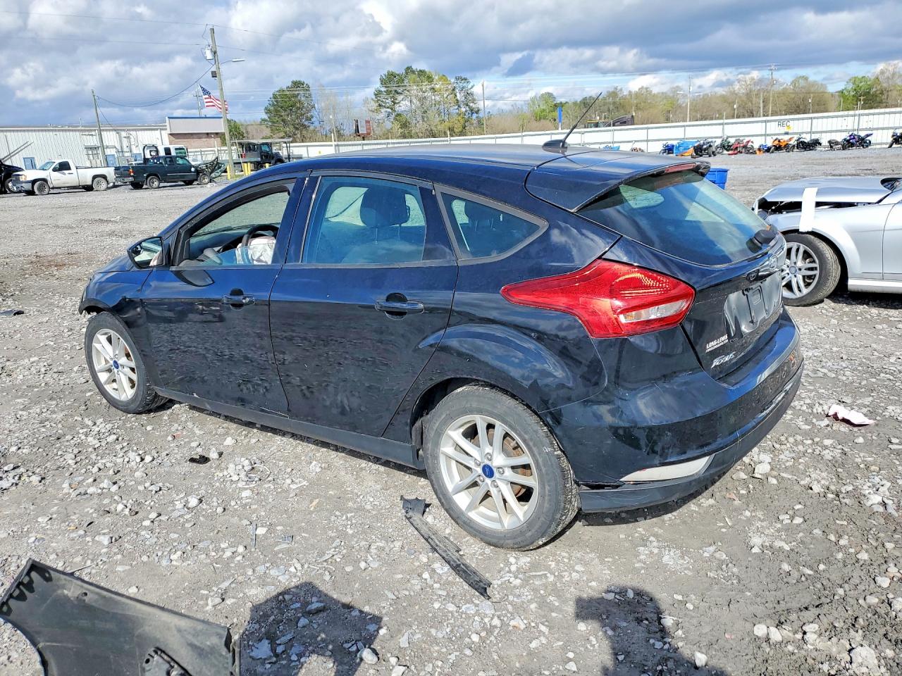 2018 FORD FOCUS SE photo 3