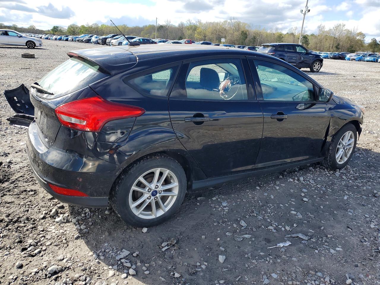 2018 FORD FOCUS SE photo 5