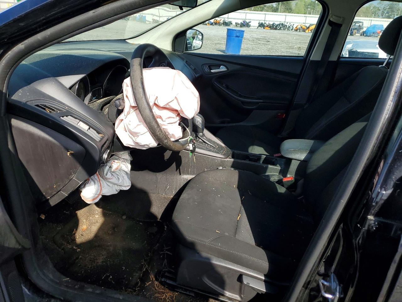 2018 FORD FOCUS SE photo 13