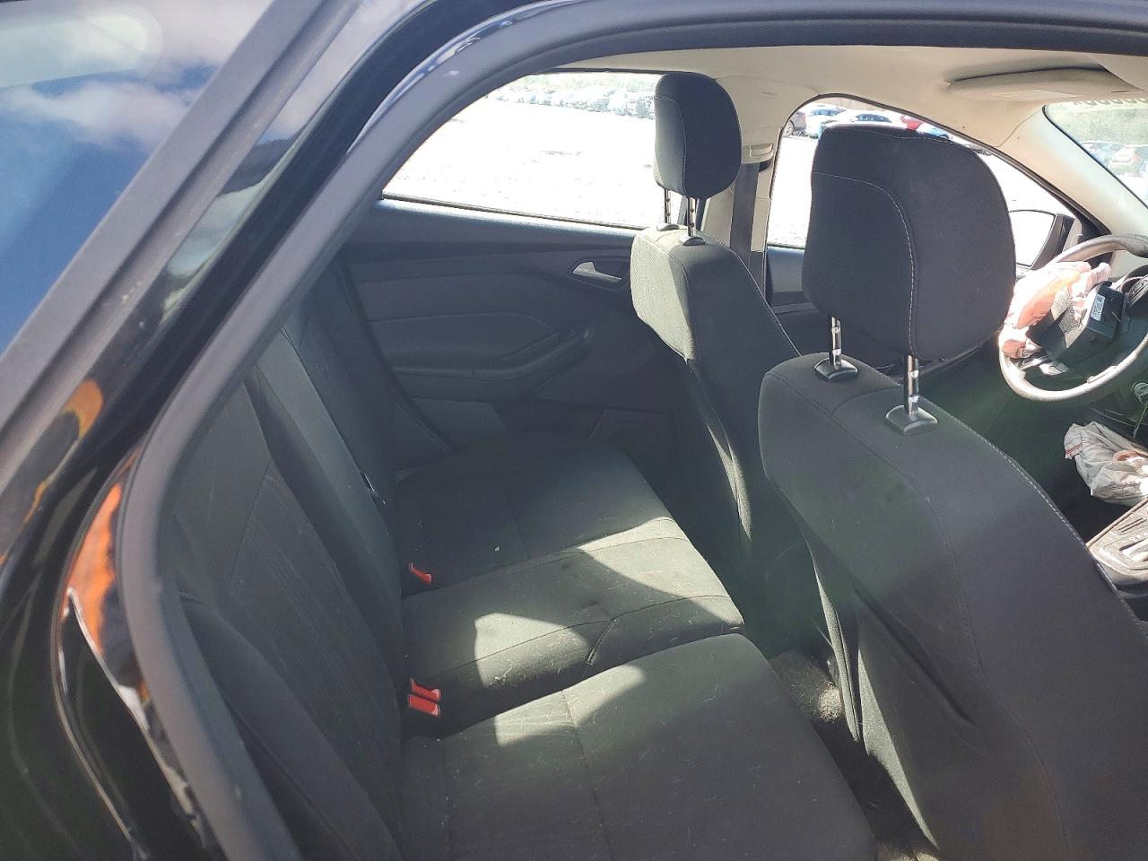 2018 FORD FOCUS SE photo 19