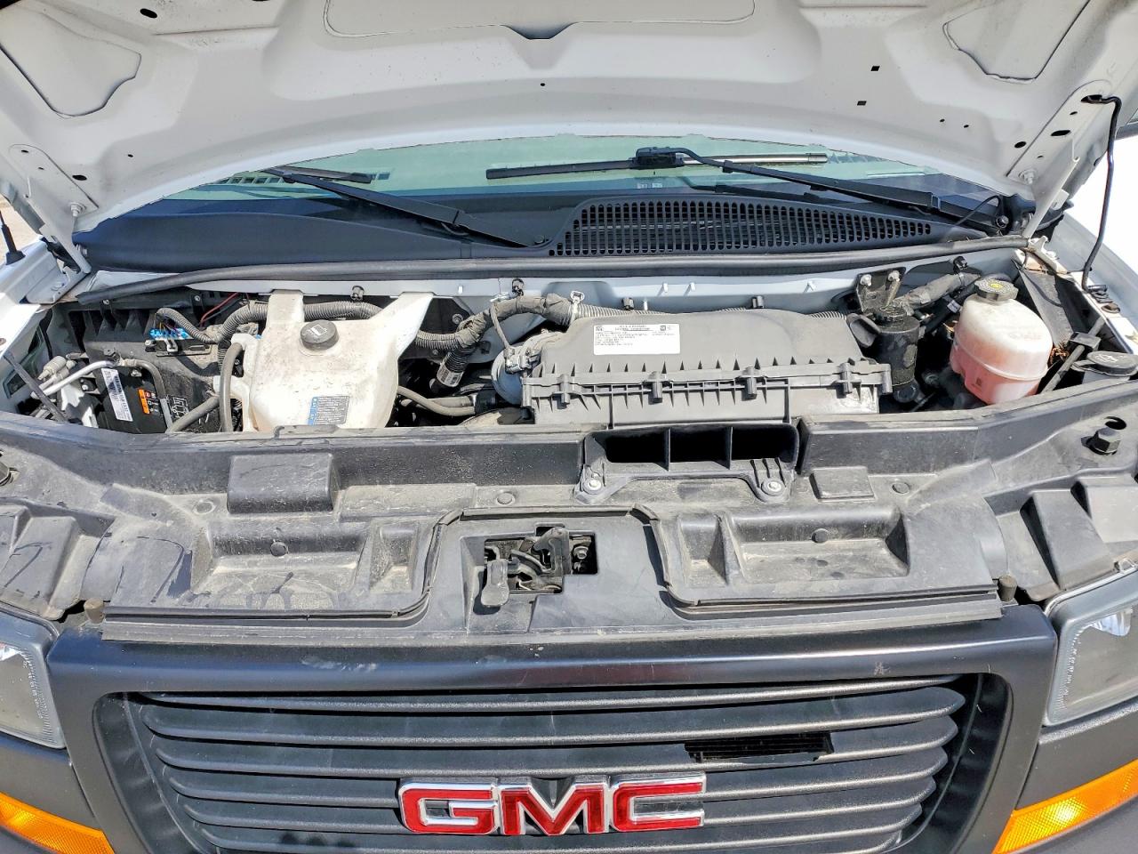 2023 GMC SAVANA G2500 photo 23