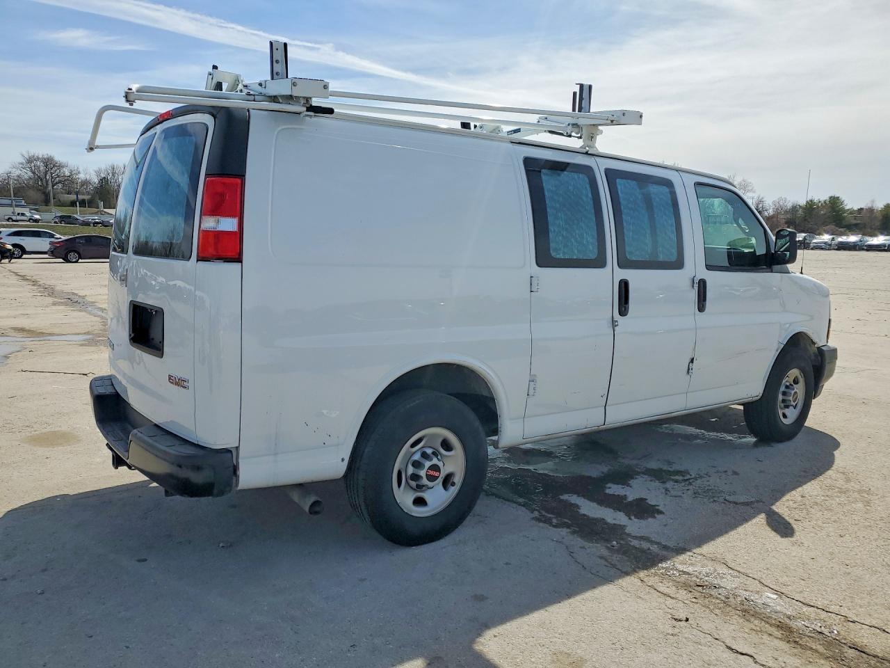 2023 GMC SAVANA G2500 photo 5