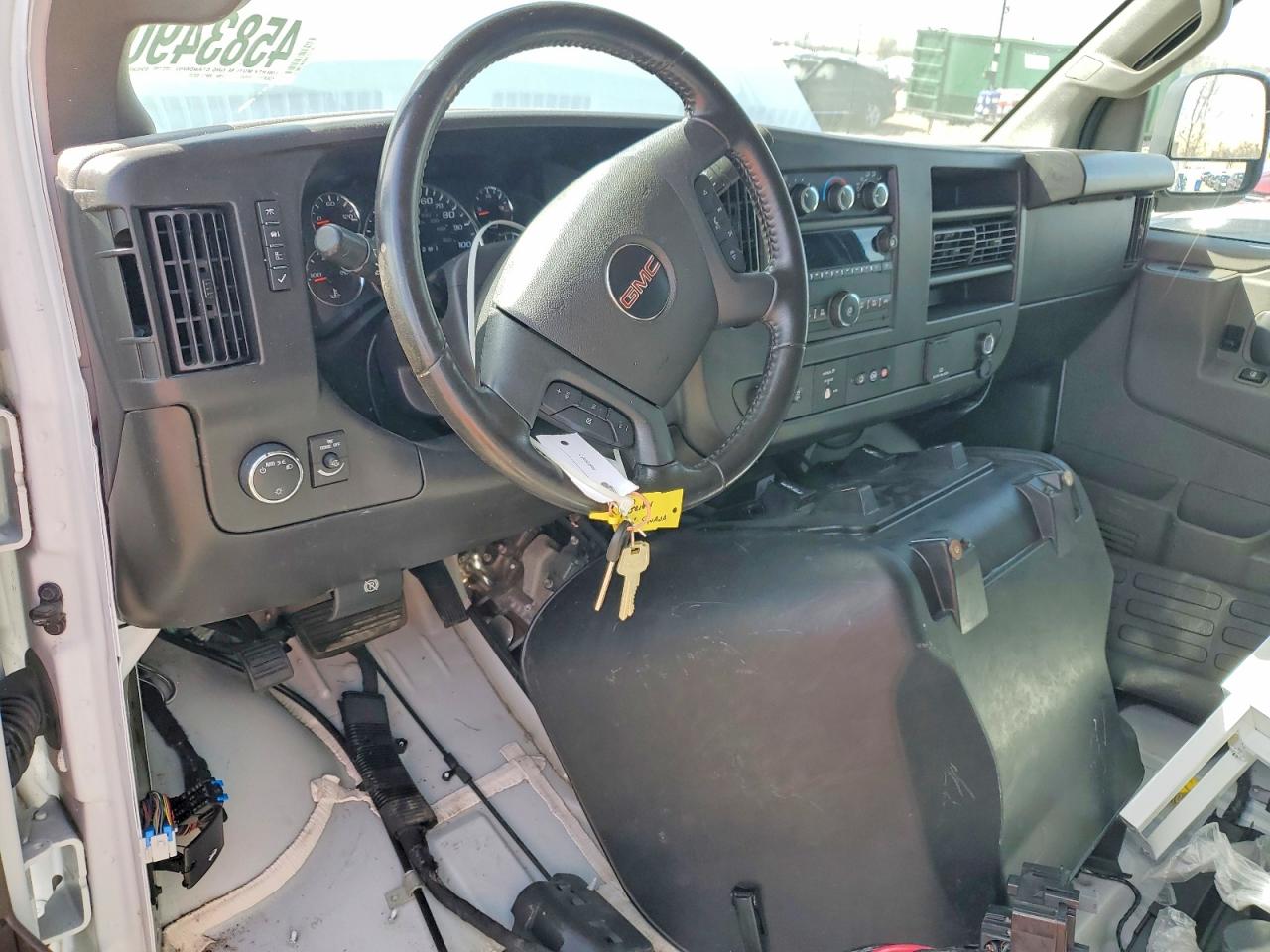 2023 GMC SAVANA G2500 photo 15