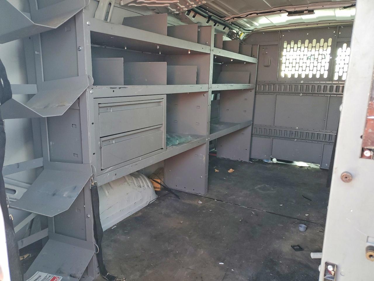 2023 GMC SAVANA G2500 photo 21