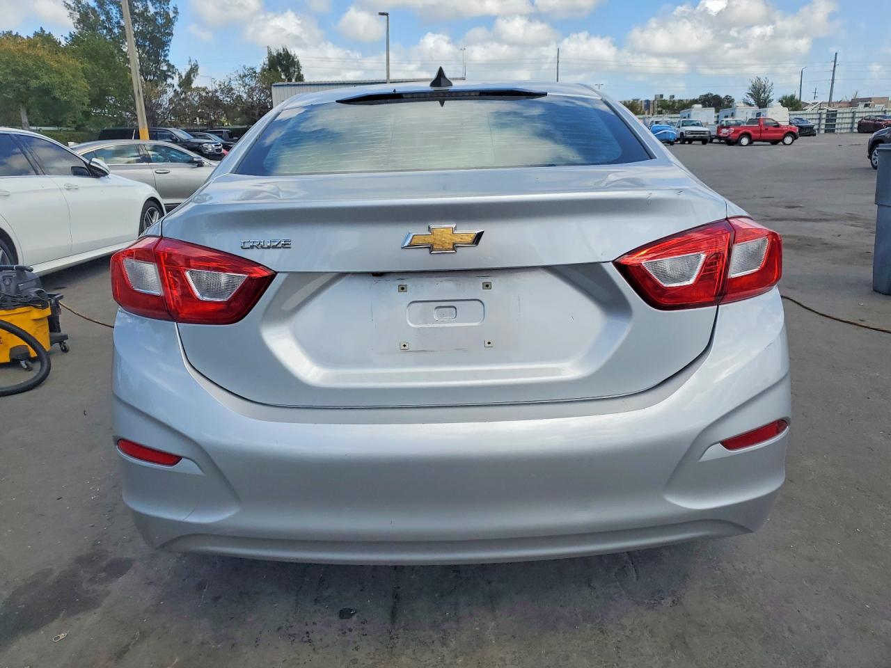2017 CHEVROLET CRUZE LS photo 11