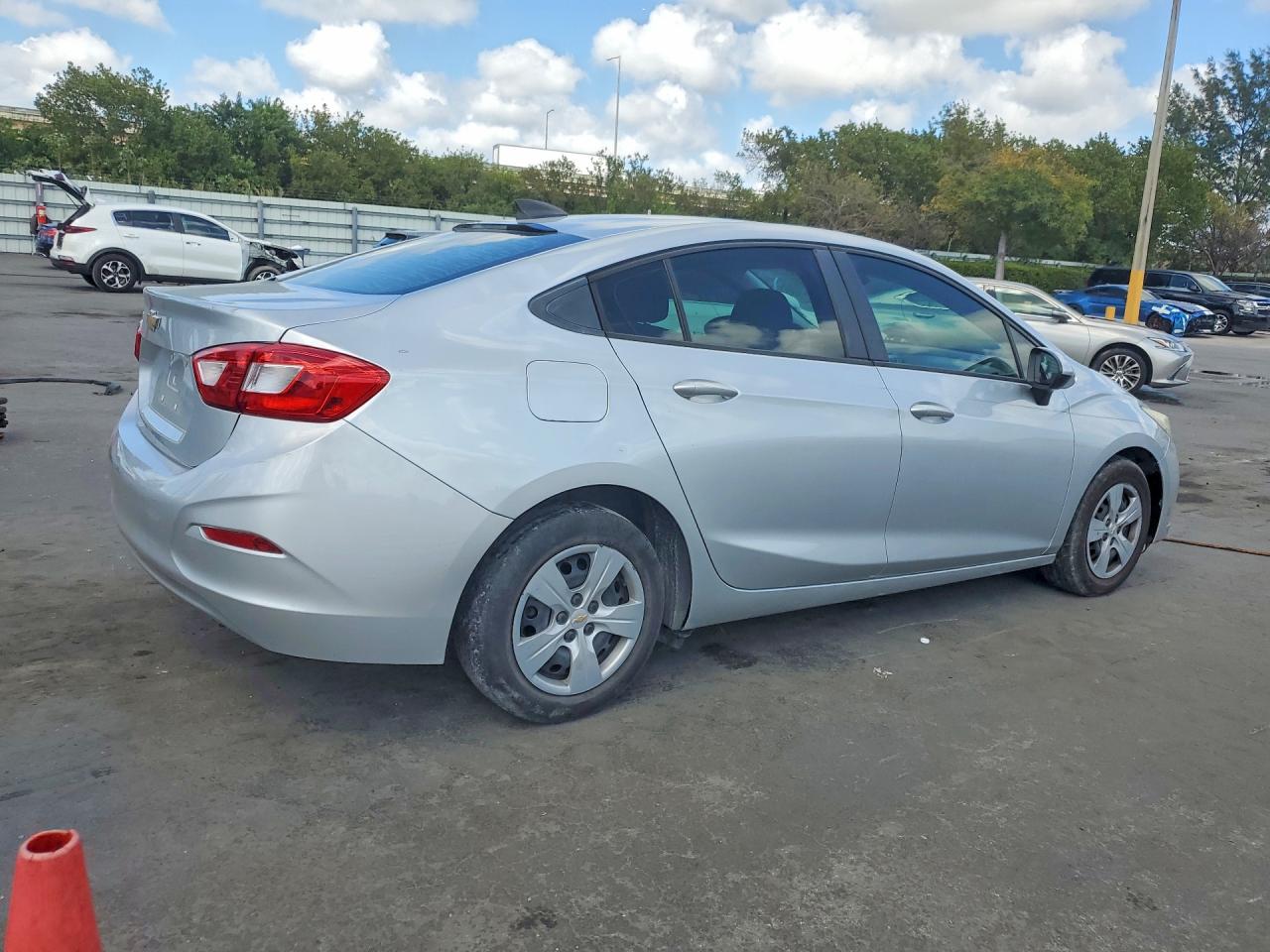 2017 CHEVROLET CRUZE LS photo 5