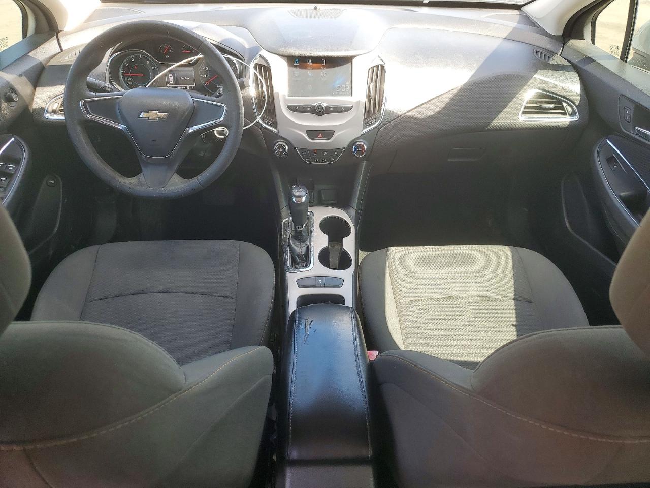 2017 CHEVROLET CRUZE LS photo 15