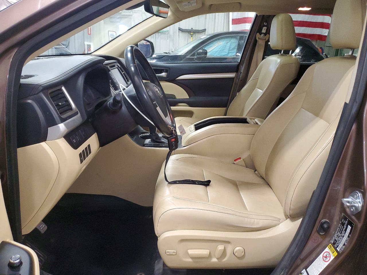 2017 TOYOTA HIGHLANDER XLE photo 7