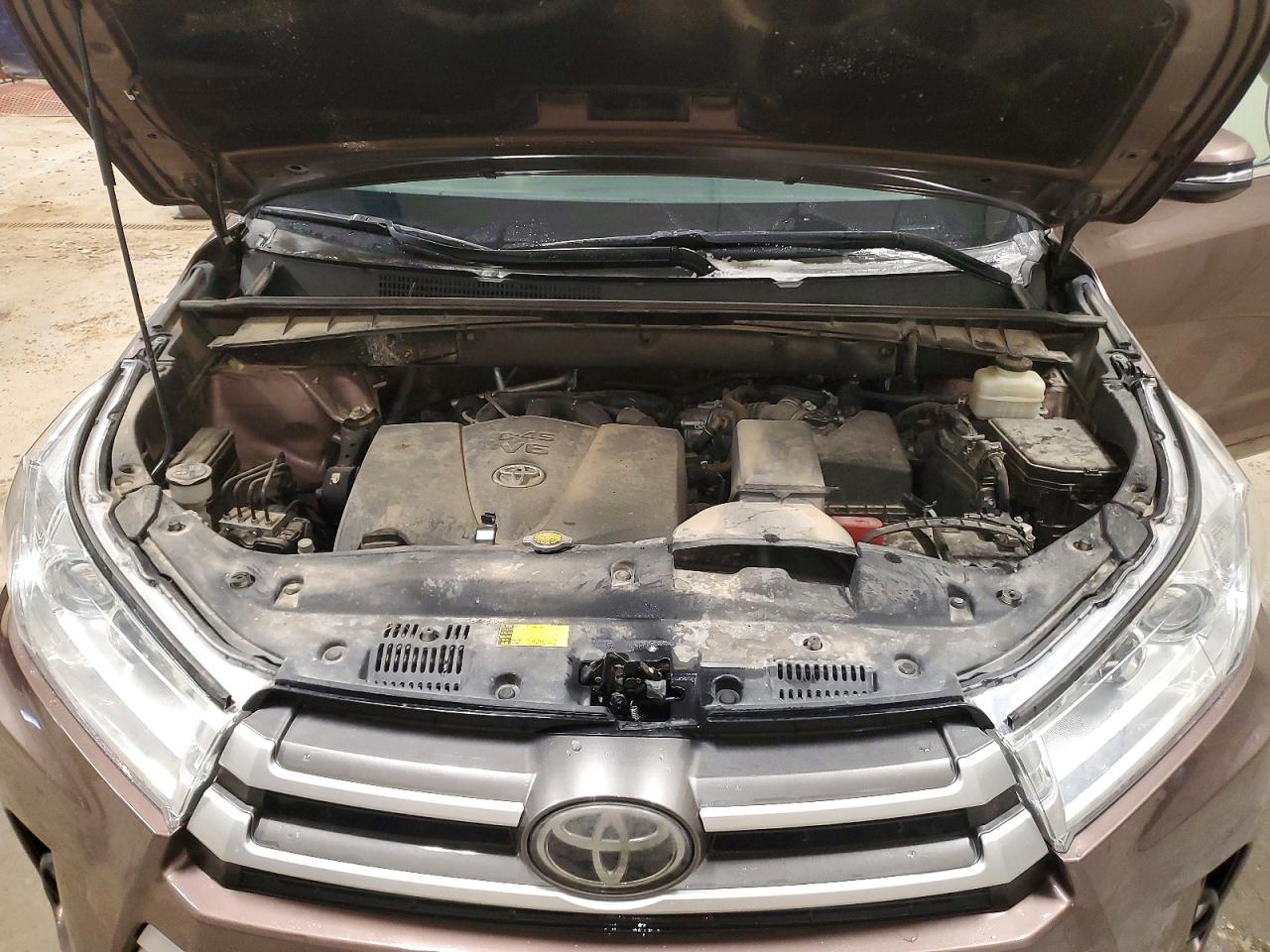 2017 TOYOTA HIGHLANDER XLE photo 12