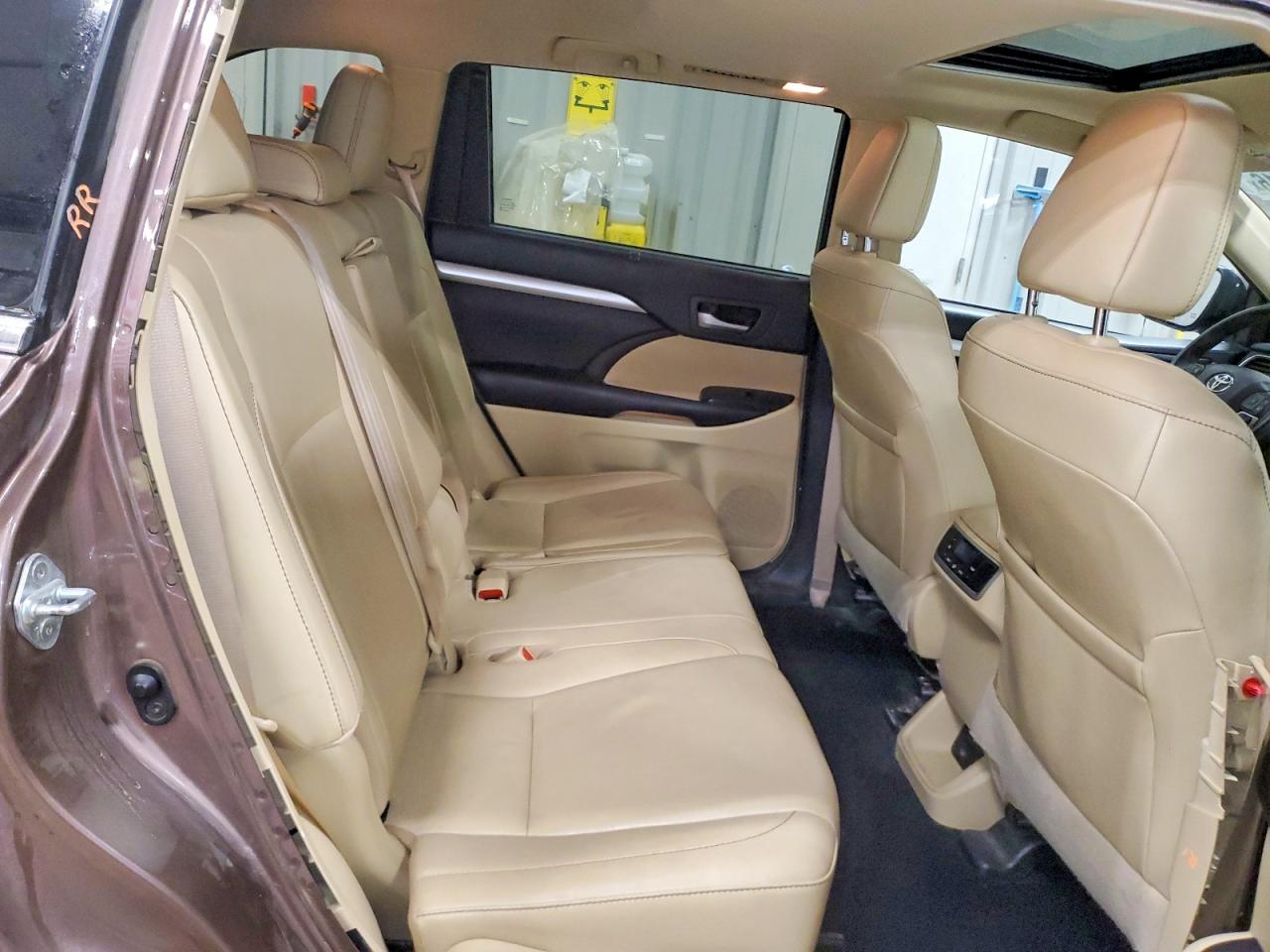 2017 TOYOTA HIGHLANDER XLE photo 11