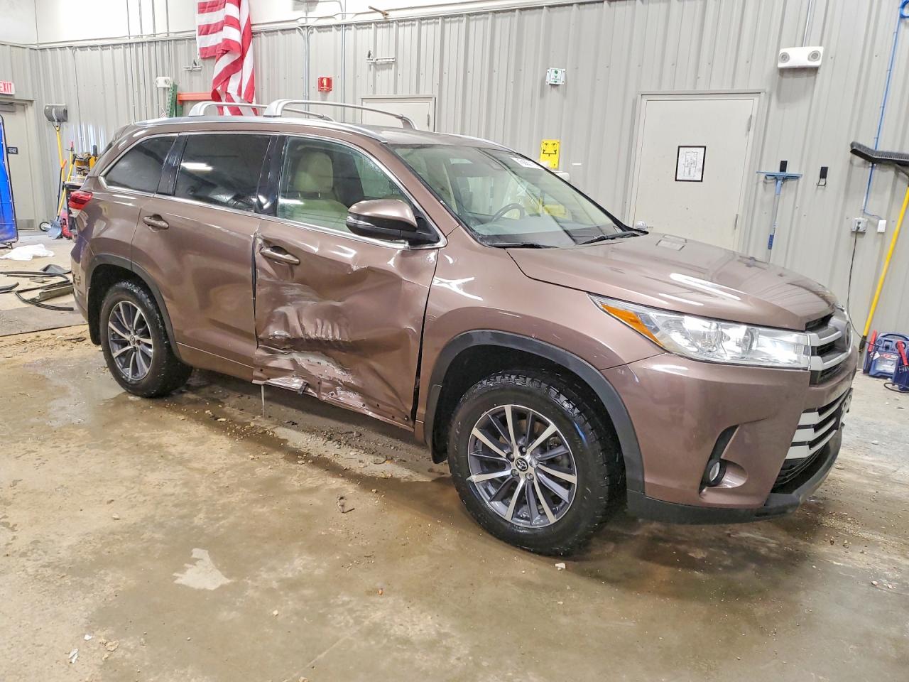 2017 TOYOTA HIGHLANDER XLE photo 4