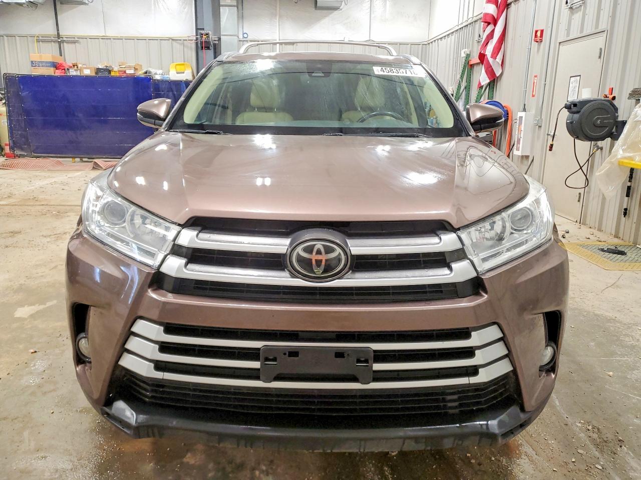 2017 TOYOTA HIGHLANDER XLE photo 5