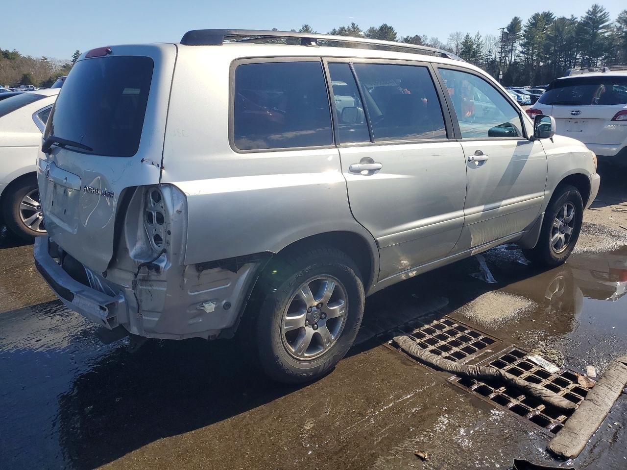 2004 TOYOTA HIGHLANDER BASE photo 3