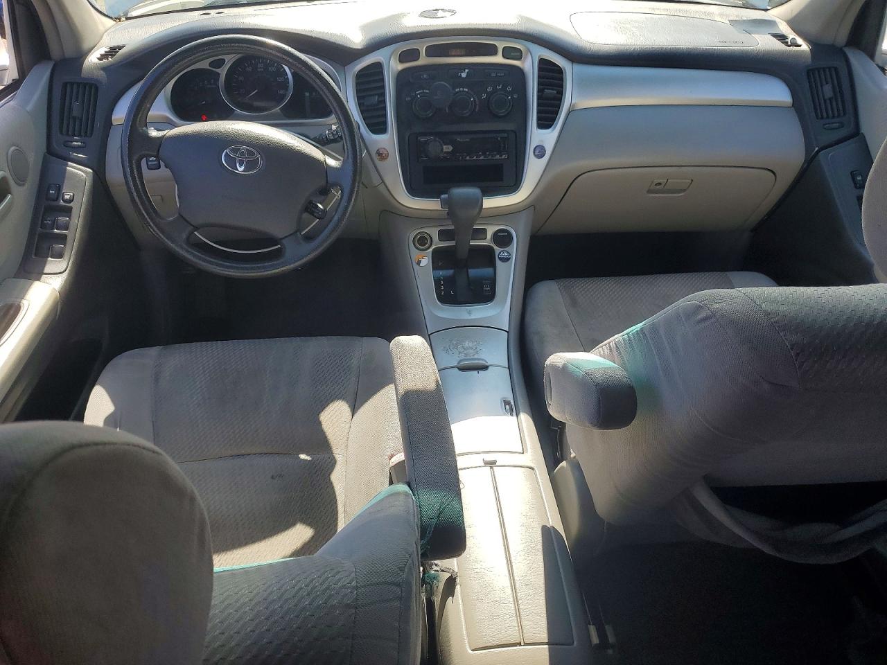 2004 TOYOTA HIGHLANDER BASE photo 8