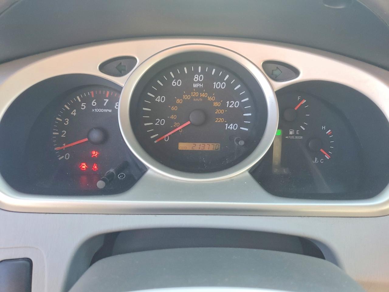 2004 TOYOTA HIGHLANDER BASE photo 9
