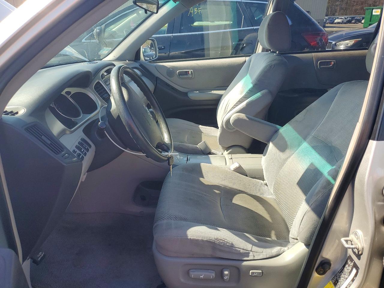 2004 TOYOTA HIGHLANDER BASE photo 7