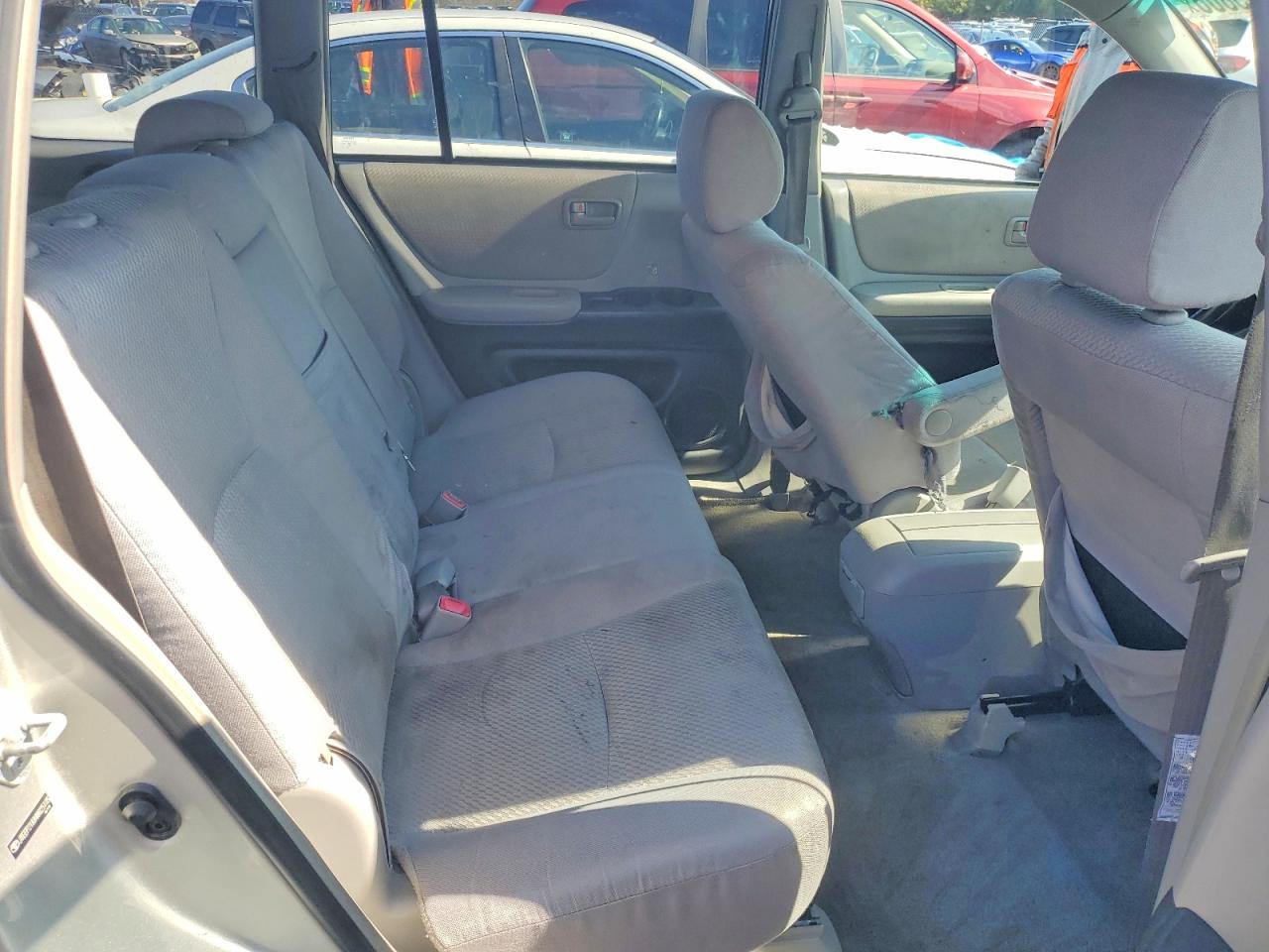 2004 TOYOTA HIGHLANDER BASE photo 11