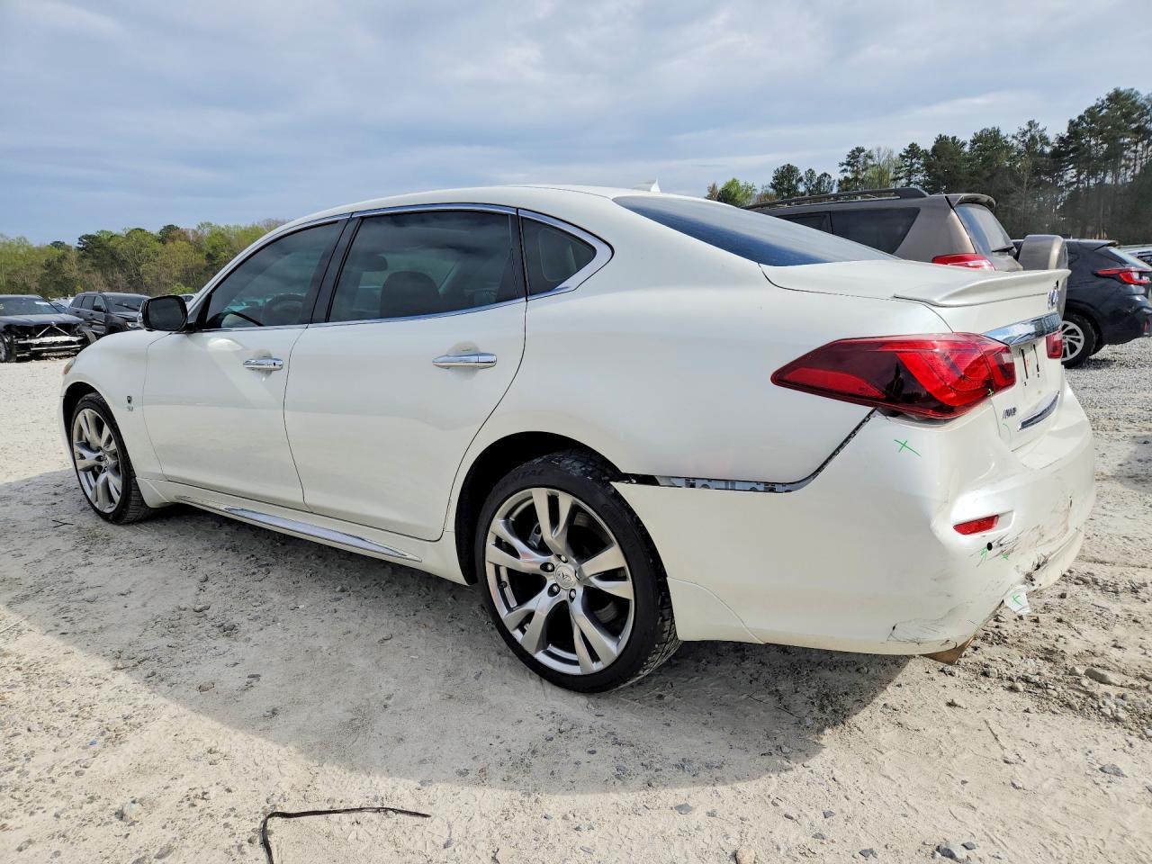 2018 INFINITI Q70L 3.7 LUXE photo 2