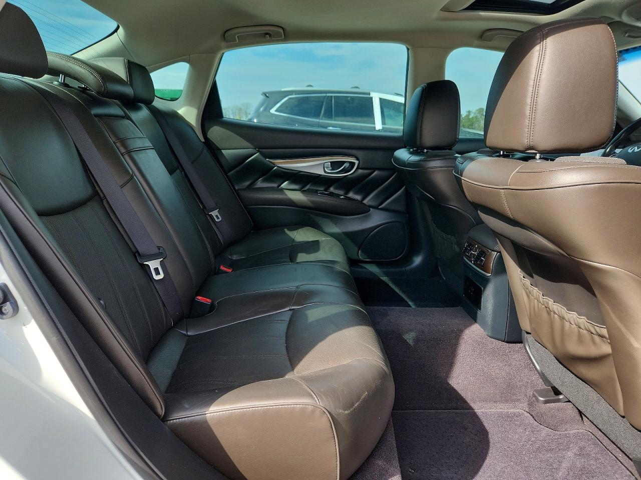 2018 INFINITI Q70L 3.7 LUXE photo 10