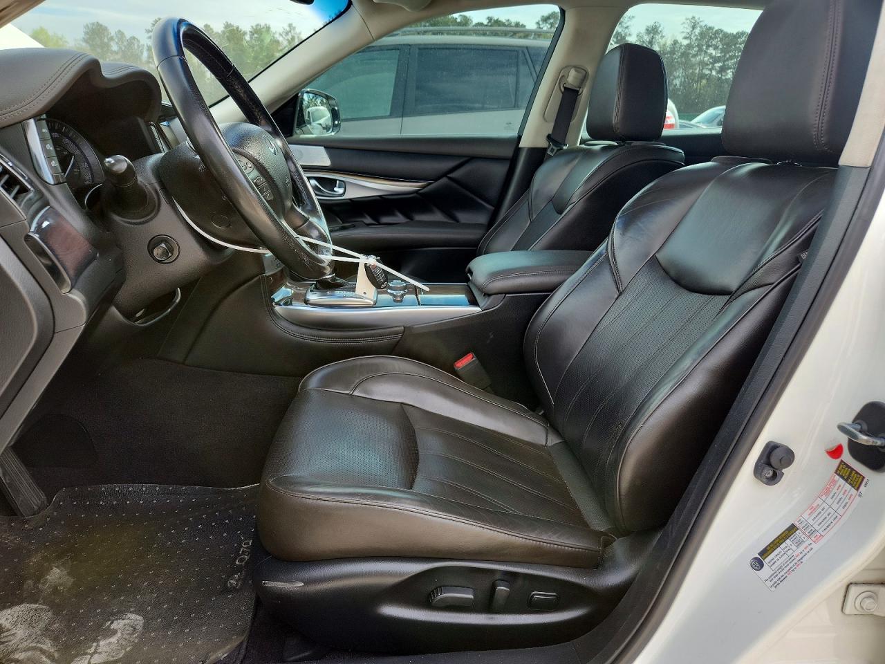 2018 INFINITI Q70L 3.7 LUXE photo 7