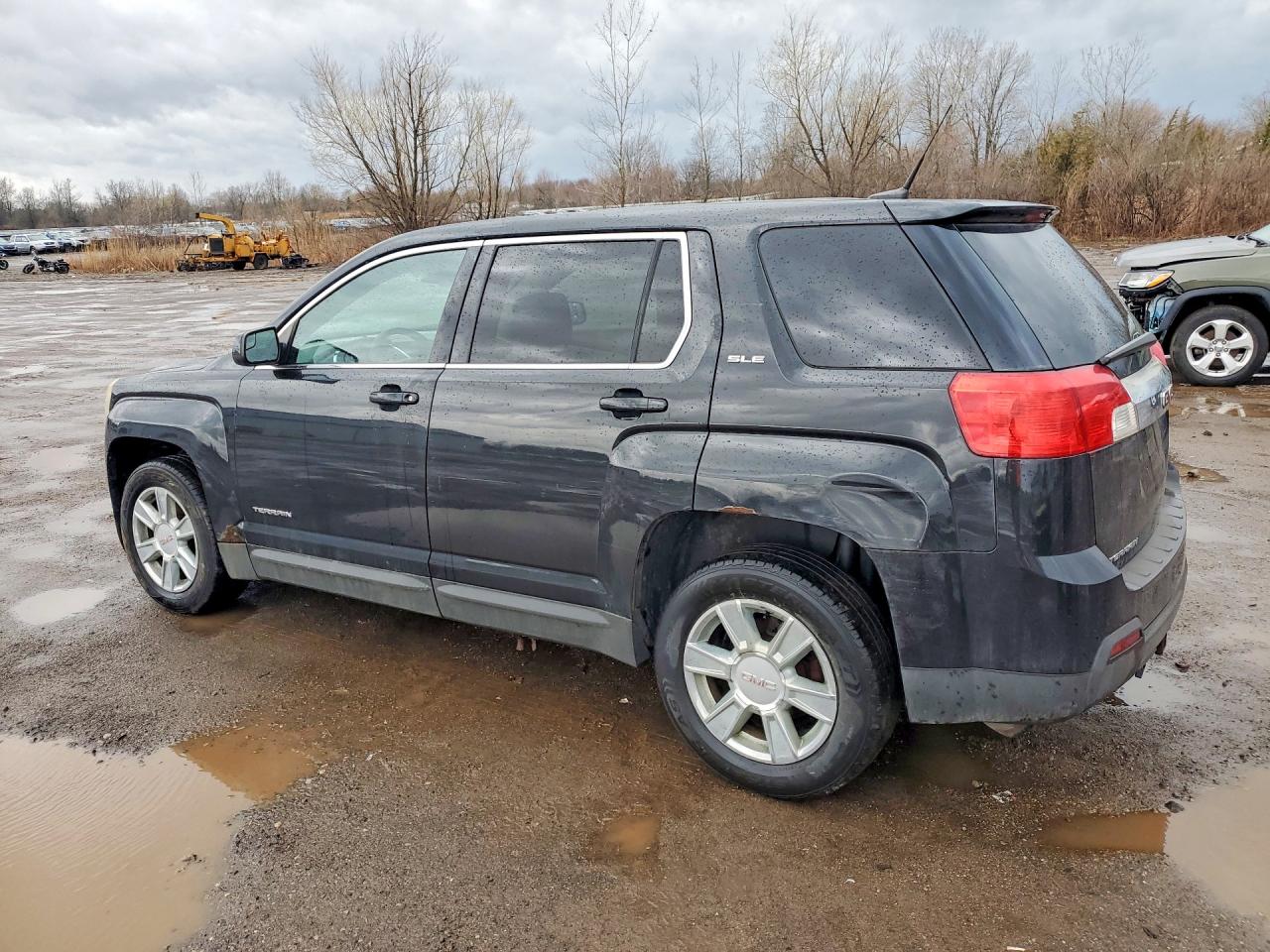 2013 GMC TERRAIN SLE photo 2