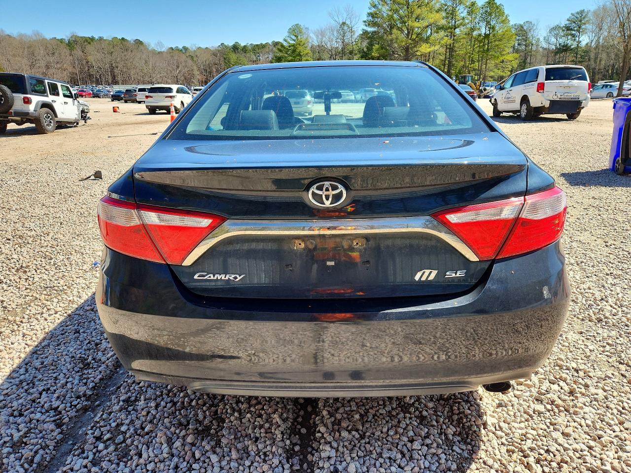 2016 TOYOTA CAMRY SE photo 11