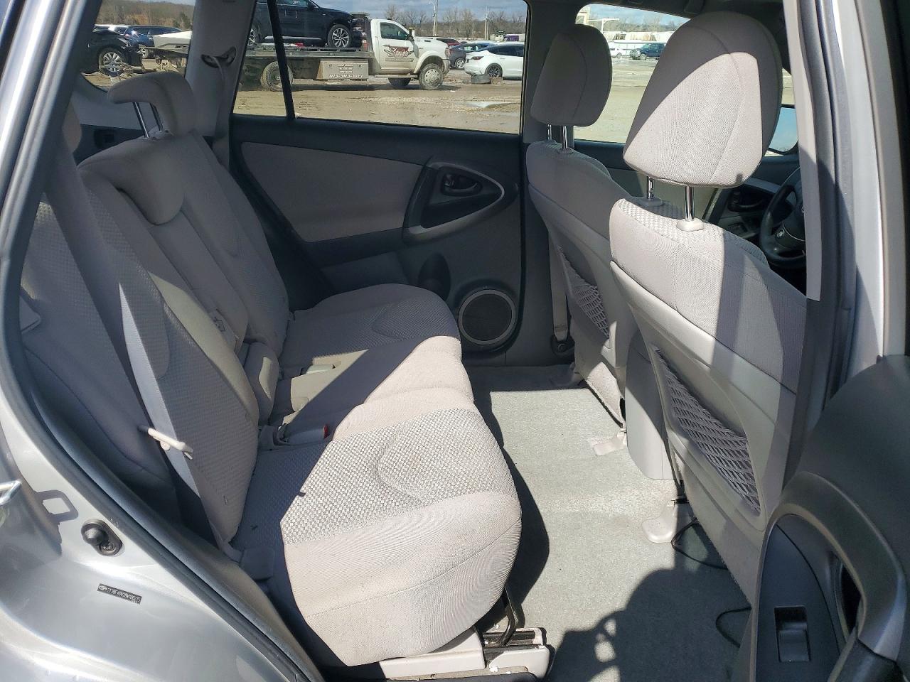 2011 TOYOTA RAV4 BASE photo 11