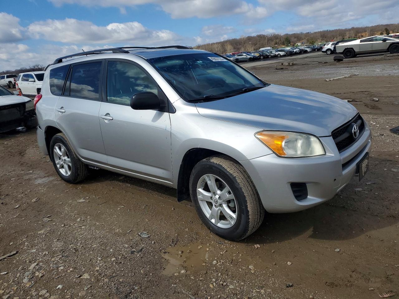 2011 TOYOTA RAV4 BASE photo 4
