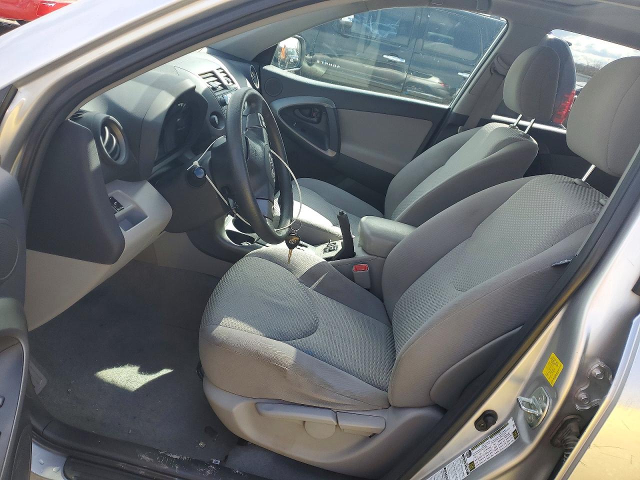 2011 TOYOTA RAV4 BASE photo 7