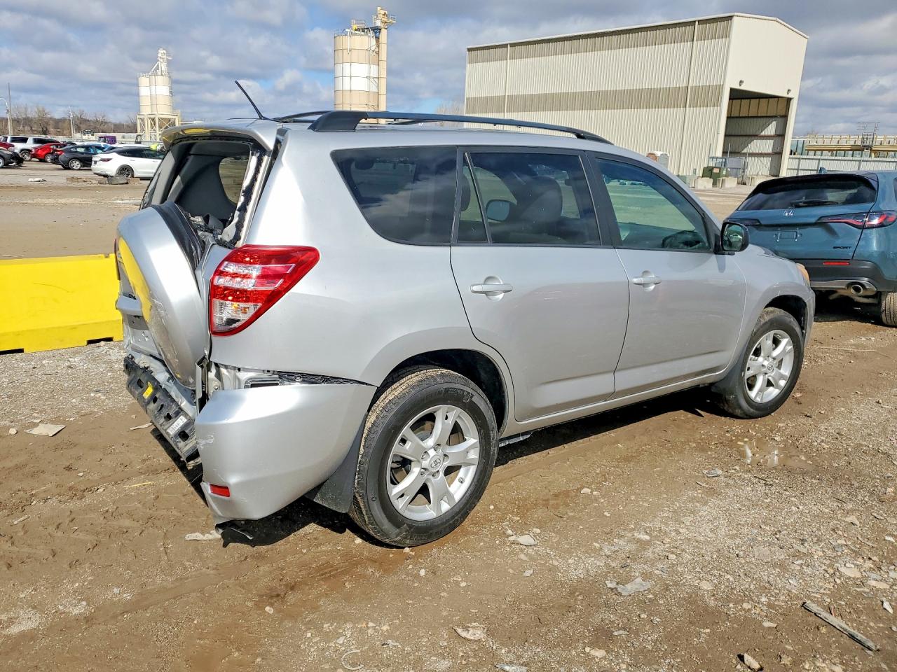 2011 TOYOTA RAV4 BASE photo 3