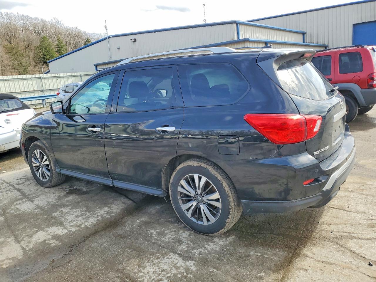 2017 NISSAN PATHFINDER SL photo 2