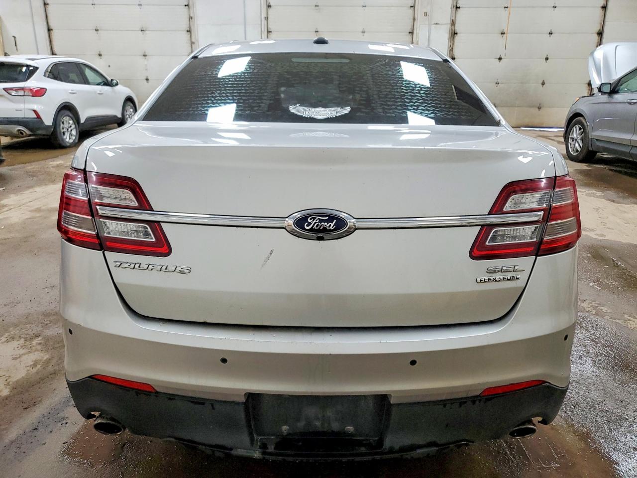 2015 FORD TAURUS SEL photo 16