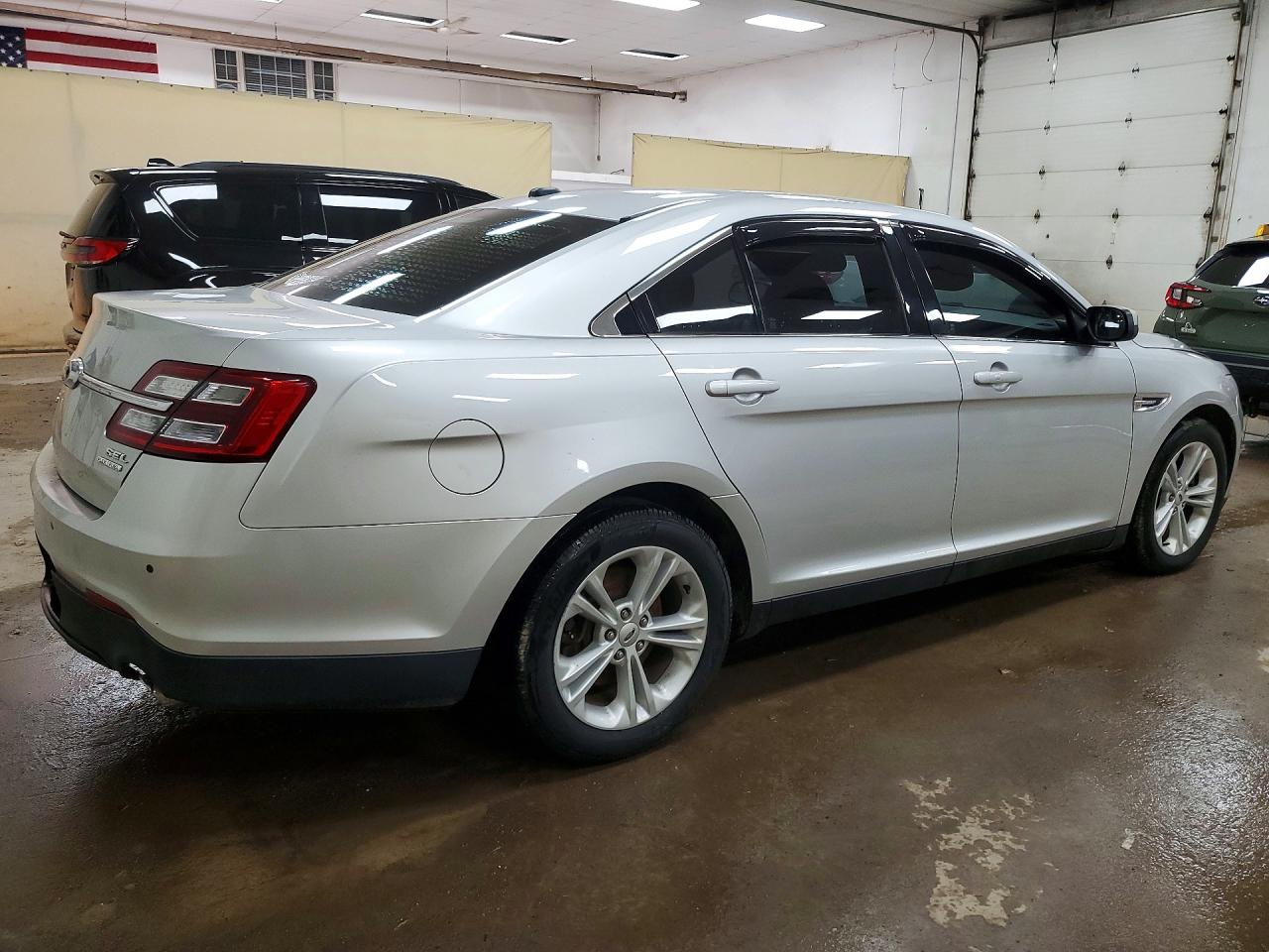 2015 FORD TAURUS SEL photo 7