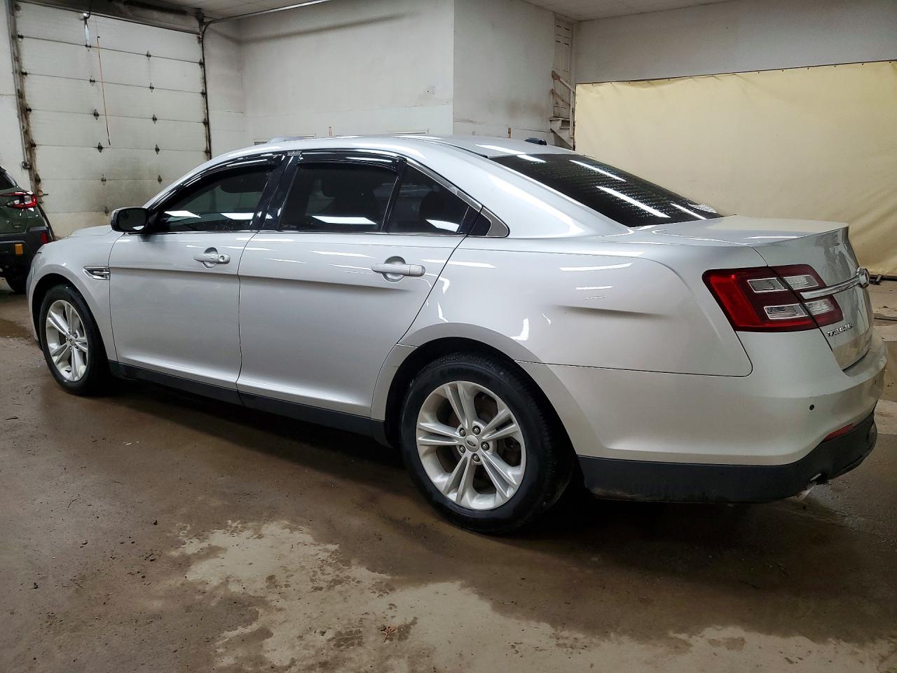 2015 FORD TAURUS SEL photo 4