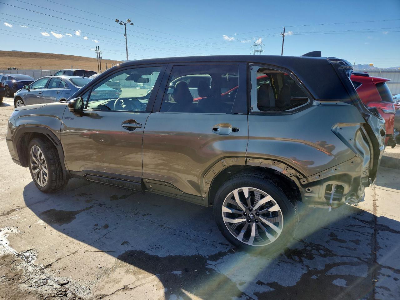 2025 SUBARU FORESTER TOURING photo 2