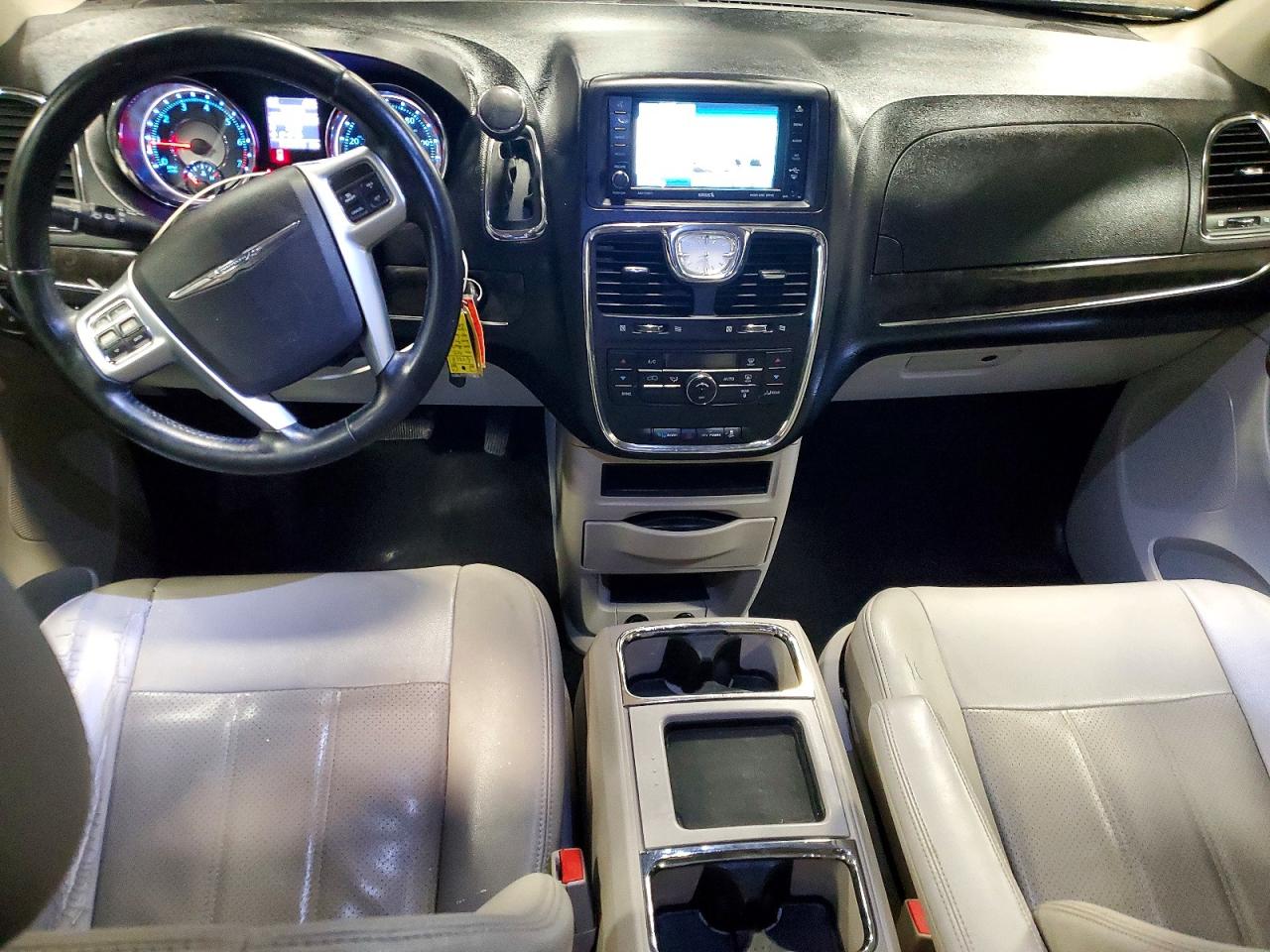 2012 CHRYSLER TOWN & COUNTRY TOURING photo 8