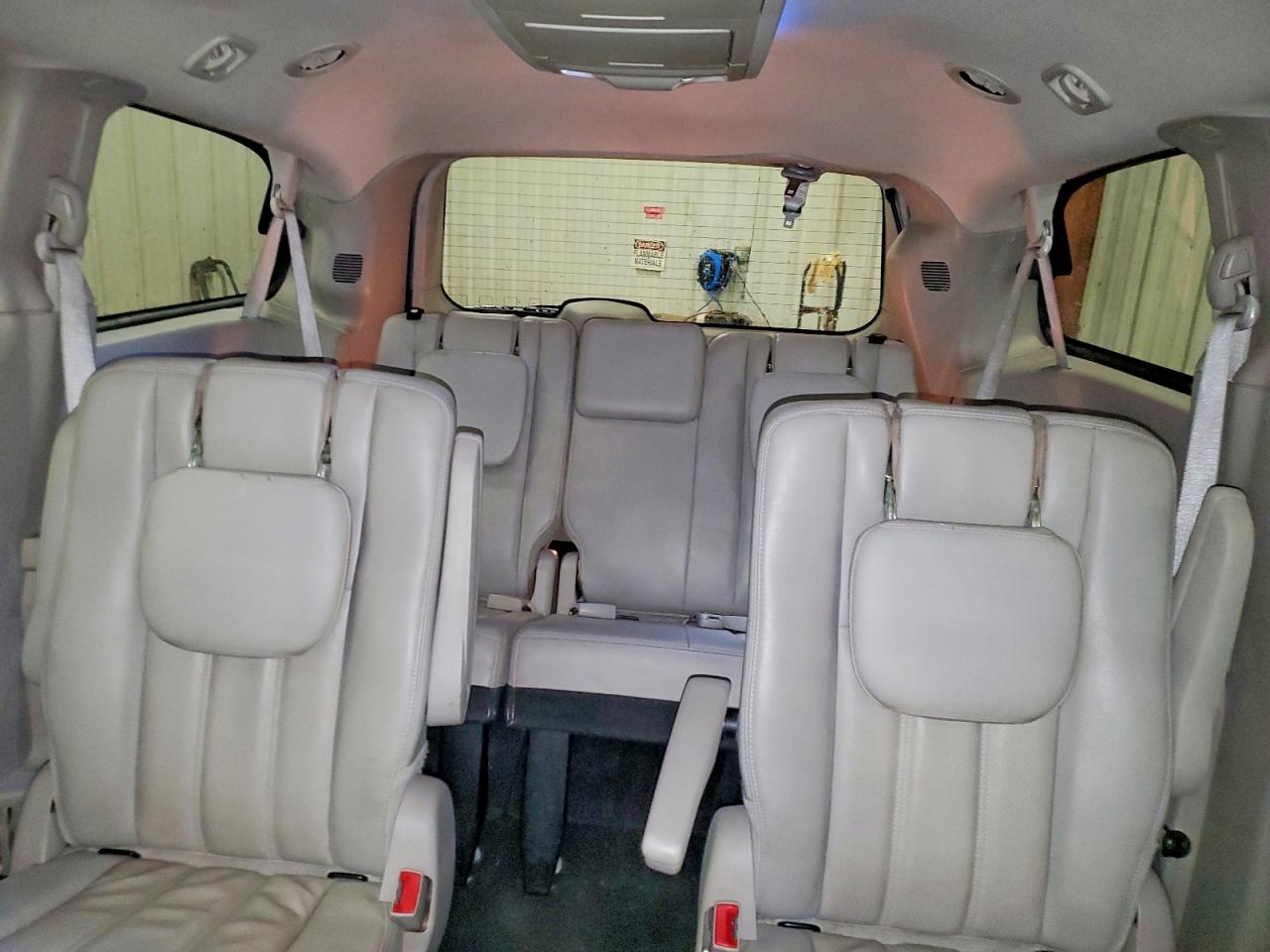 2012 CHRYSLER TOWN & COUNTRY TOURING photo 10