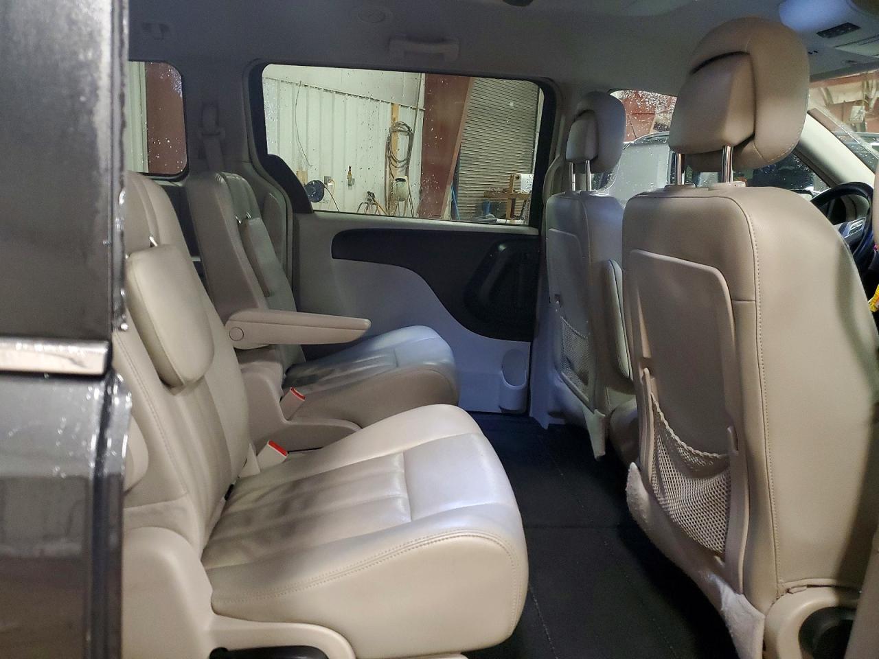 2012 CHRYSLER TOWN & COUNTRY TOURING photo 11