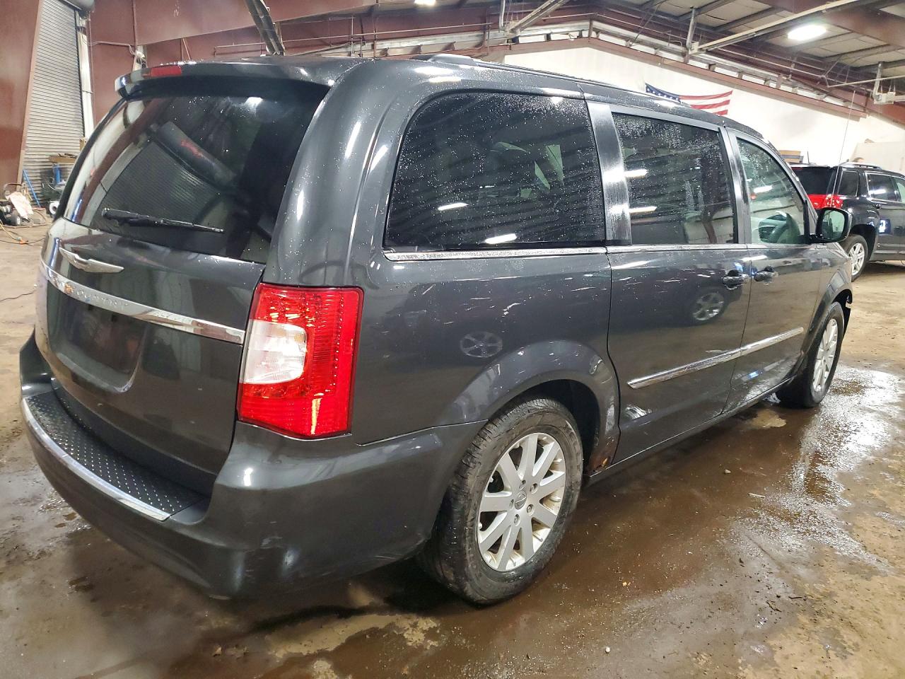 2012 CHRYSLER TOWN & COUNTRY TOURING photo 3