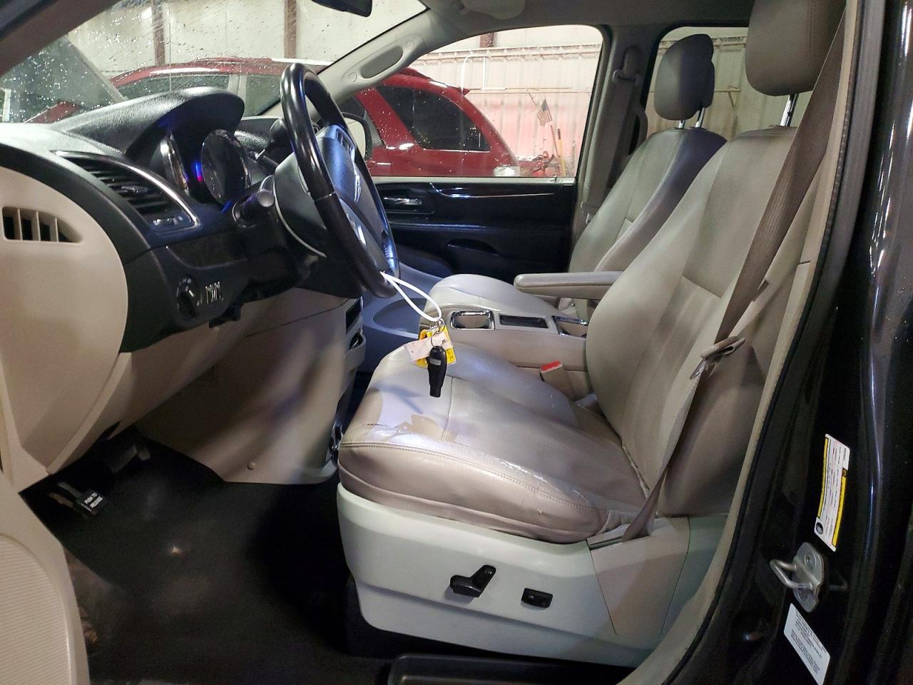 2012 CHRYSLER TOWN & COUNTRY TOURING photo 7