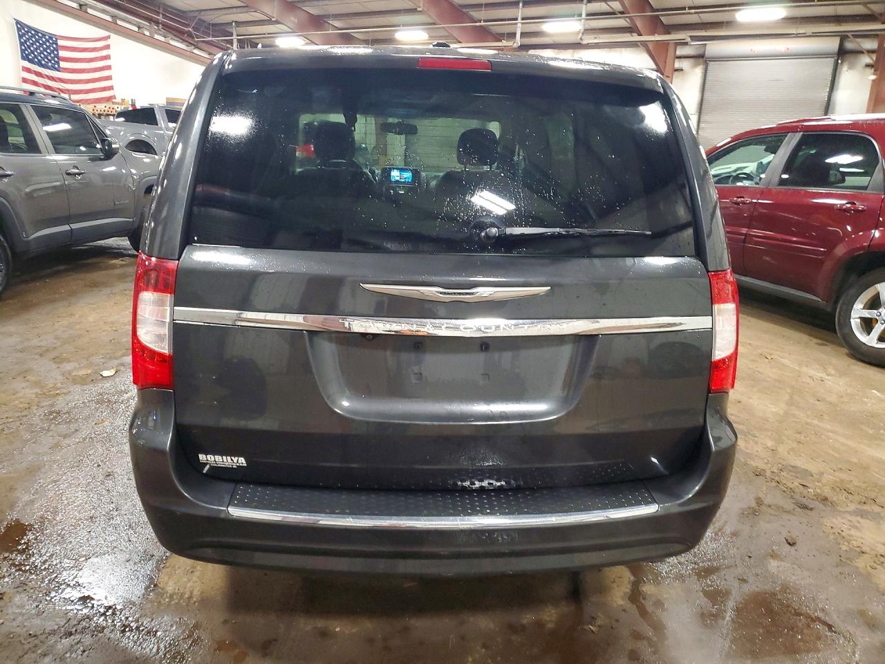 2012 CHRYSLER TOWN & COUNTRY TOURING photo 6
