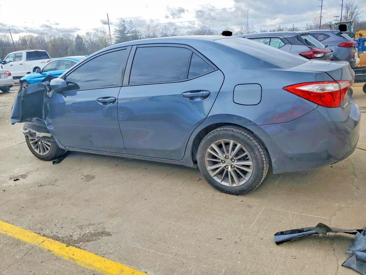 2015 TOYOTA COROLLA LE PLUS photo 3