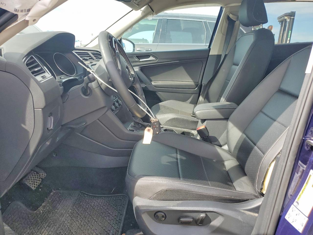 2021 VOLKSWAGEN TIGUAN SE photo 13